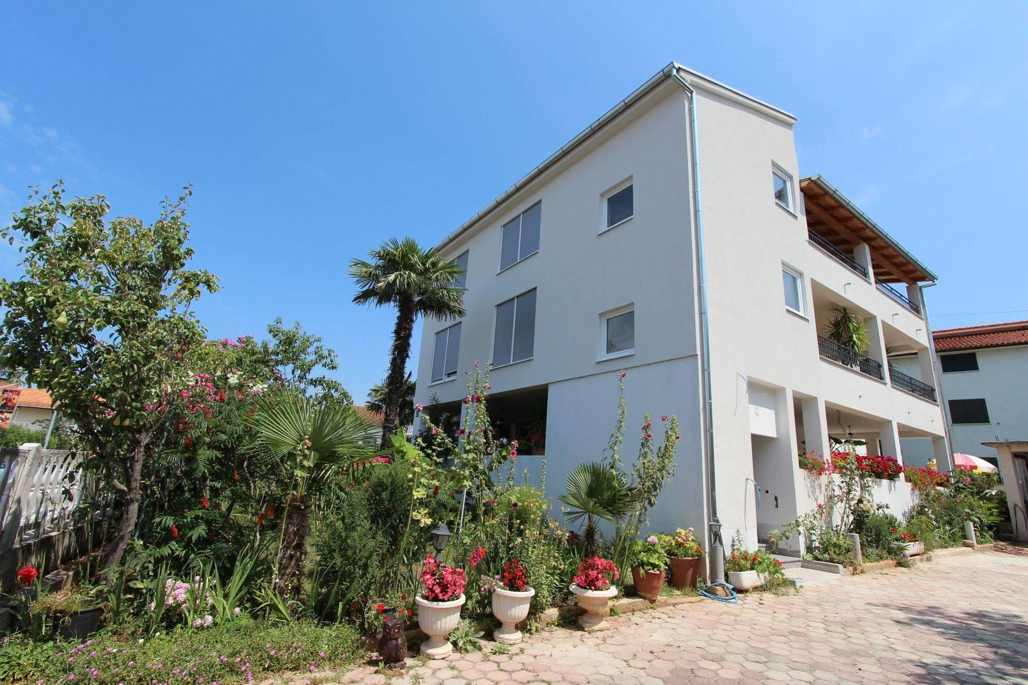 Rooms And Apartments Sally Rovinj Exteriér fotografie