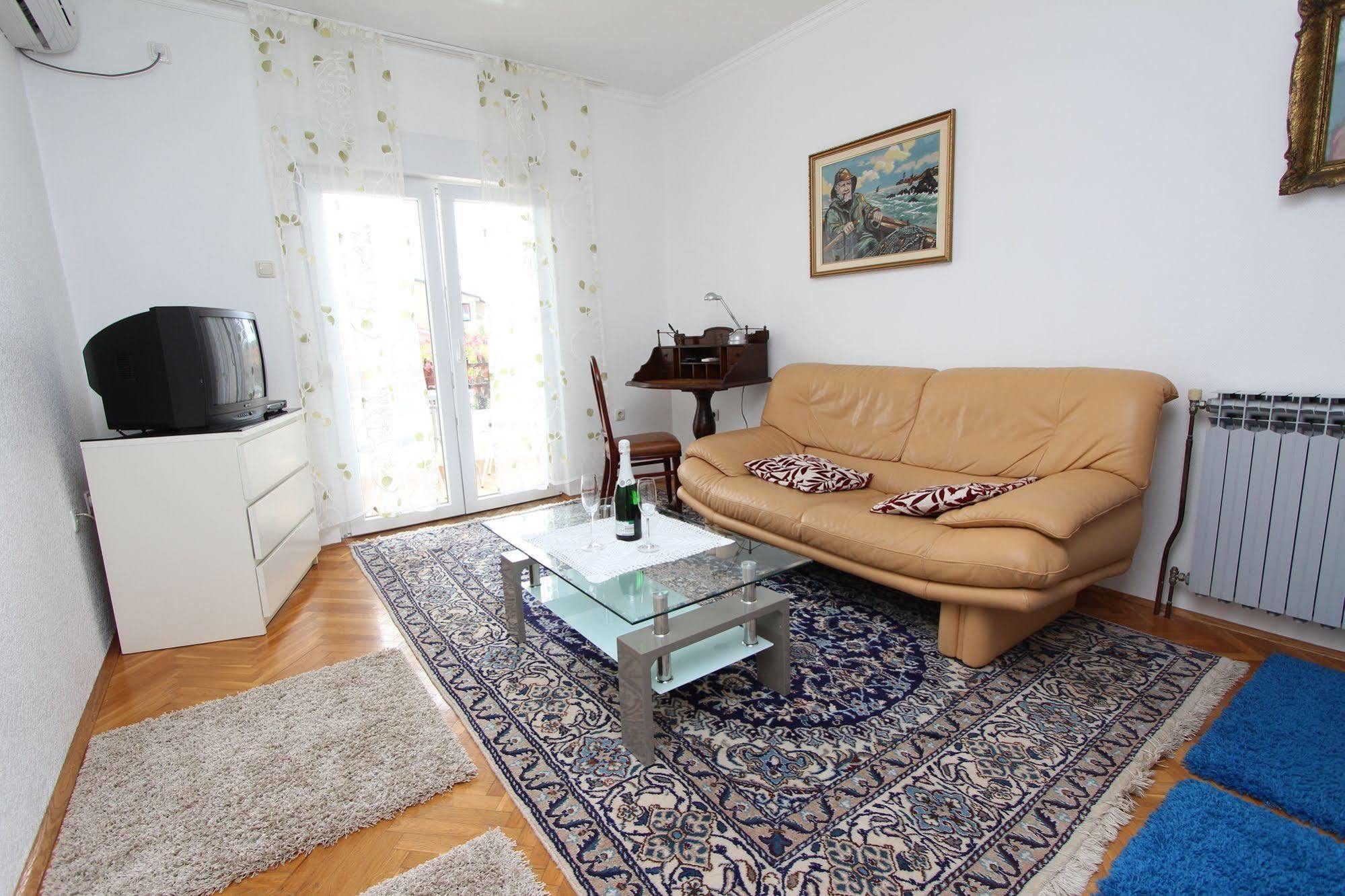Rooms And Apartments Sally Rovinj Exteriér fotografie